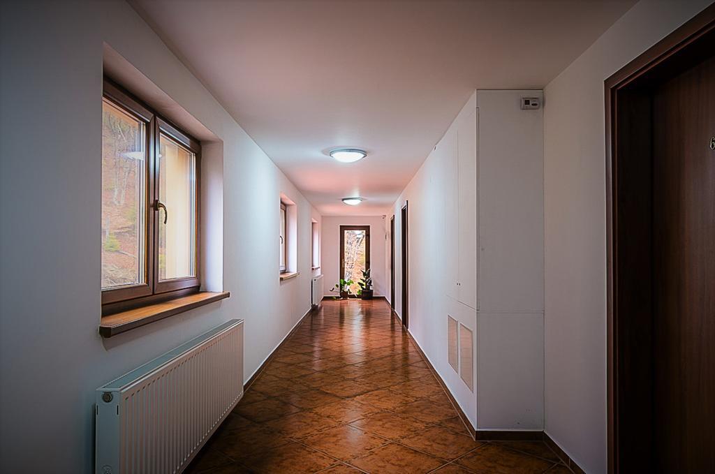 Panorama Pietrei Craiului Hotel Zarnesti Exterior photo